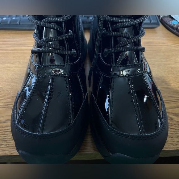UGG Women's Adirondack Patent Boot-Size 10 - Picture 3 of 11